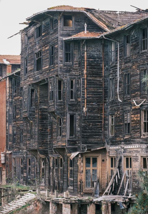 Free Aged timbered house showing rich architectural history in Istanbul, Türkiye. Stock Photo