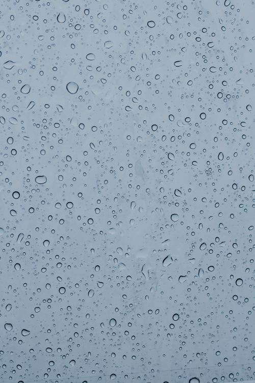 Free Detailed pattern of water droplets on glass, a refreshing and calming visual. Stock Photo