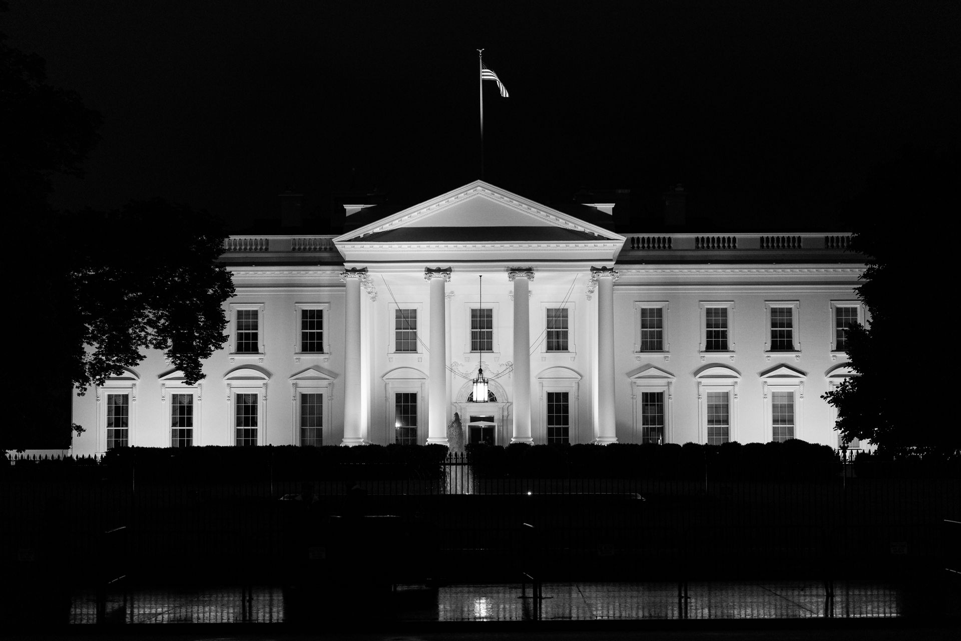 Fachada de la Casa Blanca en Washington al atardecer