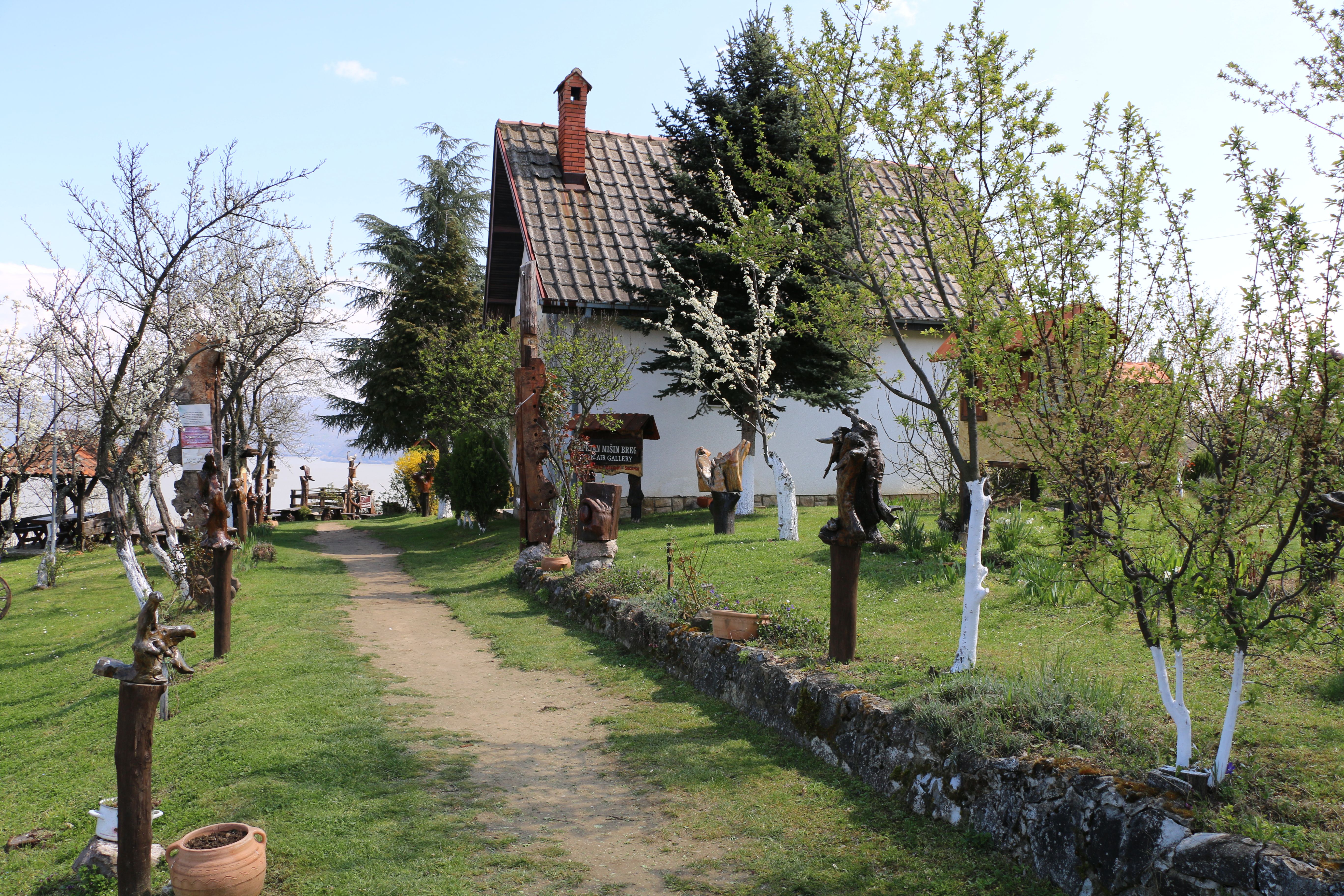 Charming Rustic House with Garden Path in Spring · Free Stock Photo