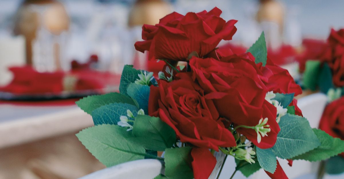 Red Roses Event Decor Elegant Red Rose Decor for Outdoor Event · Free Stock Photo