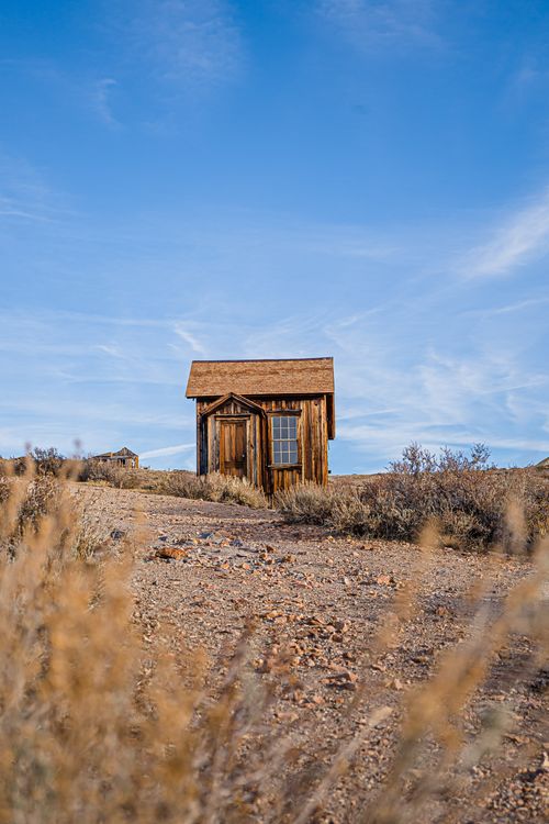 Free Explore the serenity of a rustic cabin amid Bridgeport's vast landscape under a clear sky. Stock Photo