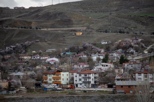 Free Picturesque rural village landscape in Palu, Elazığ, Türkiye with rolling hills. Stock Photo
