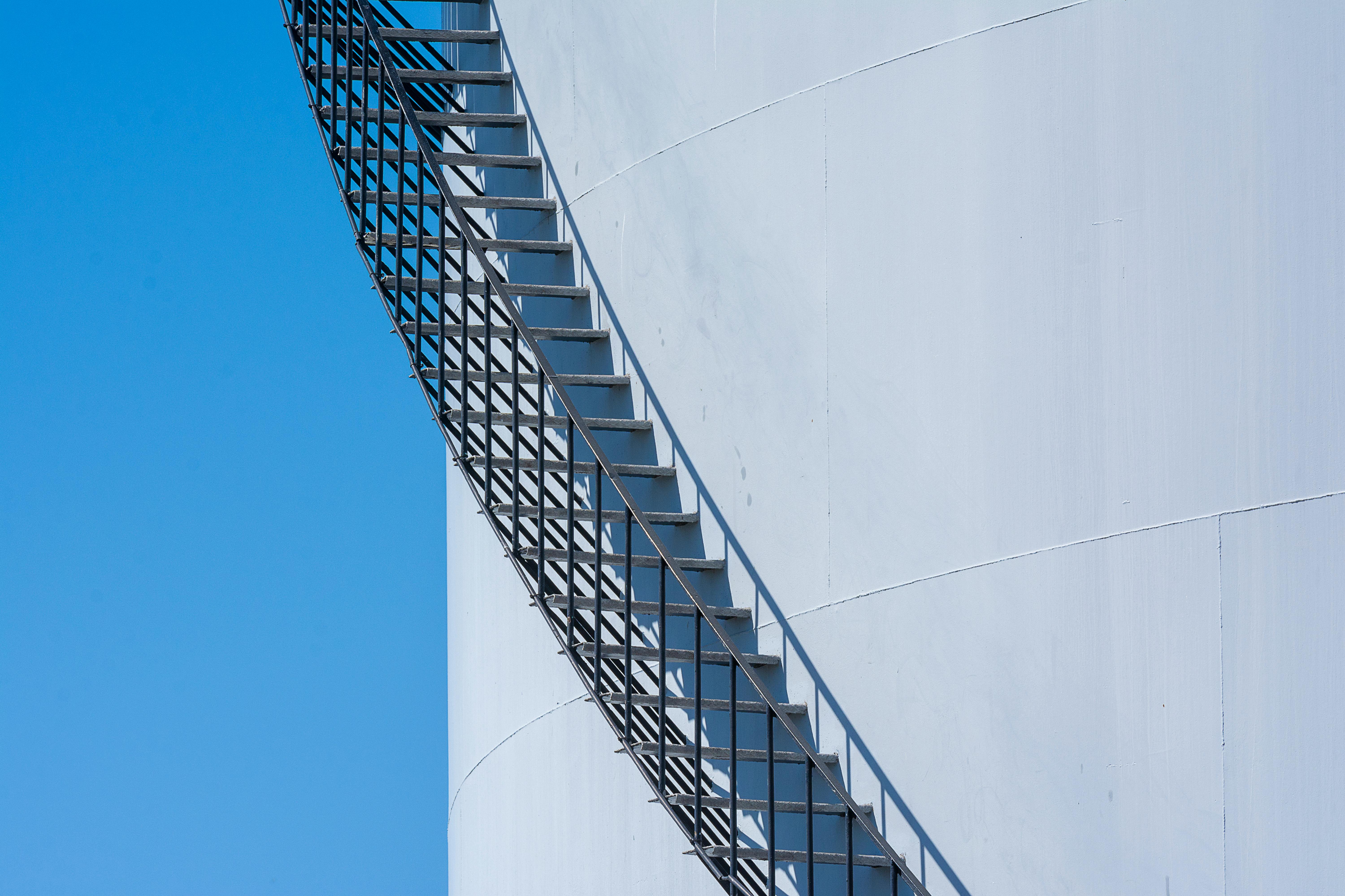 LNG Process Optimization: Maximizing Profitability in a Dynamic Market — Photo by Jan van der Wolf on Pexels