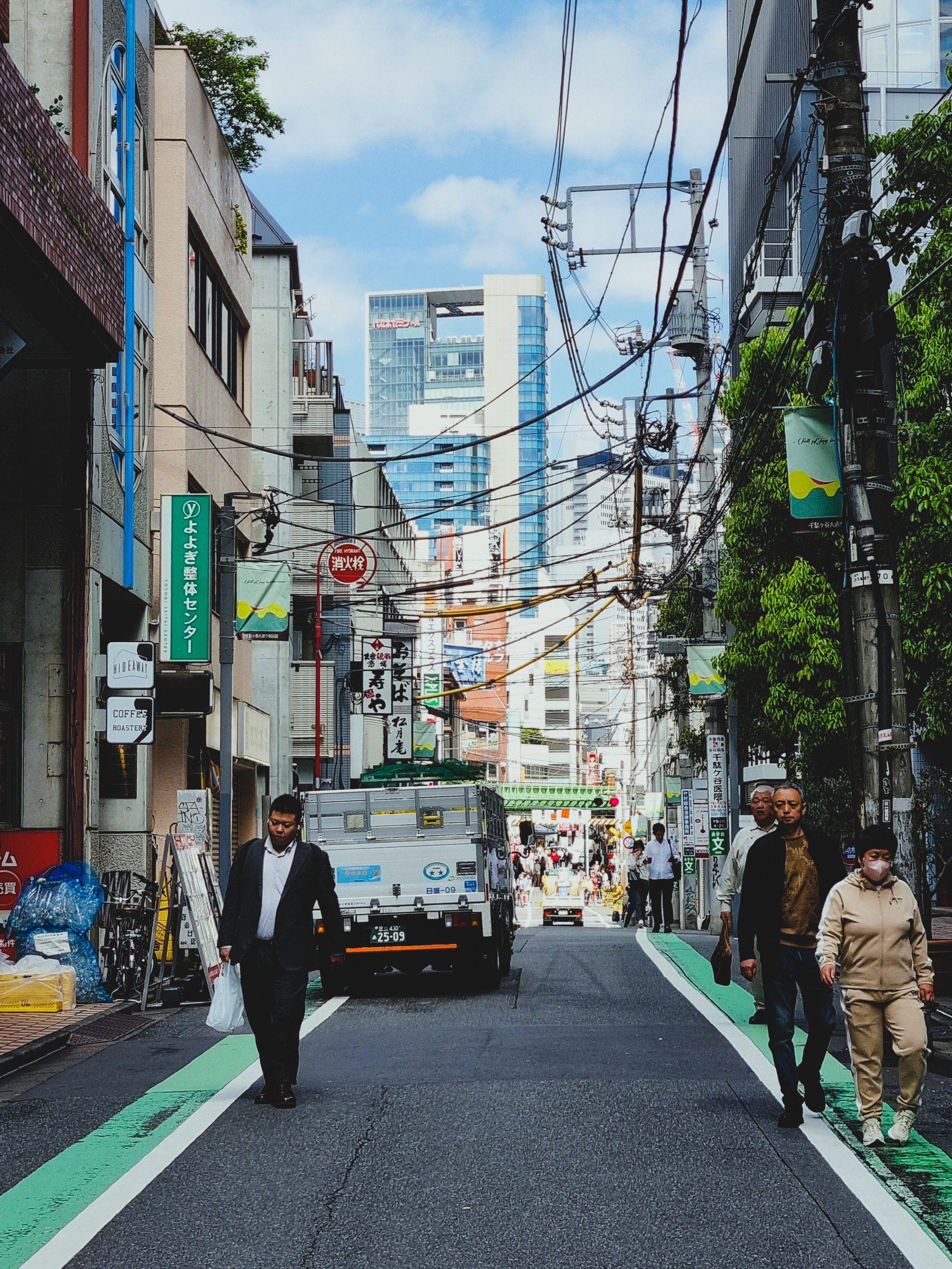 Bustling Street Scene in Modern Urban Tokyo · Free Stock Photo