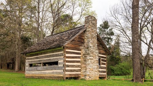 Free Charming historic log cabin surrounded by lush trees in Maryville, Tennessee. Stock Photo