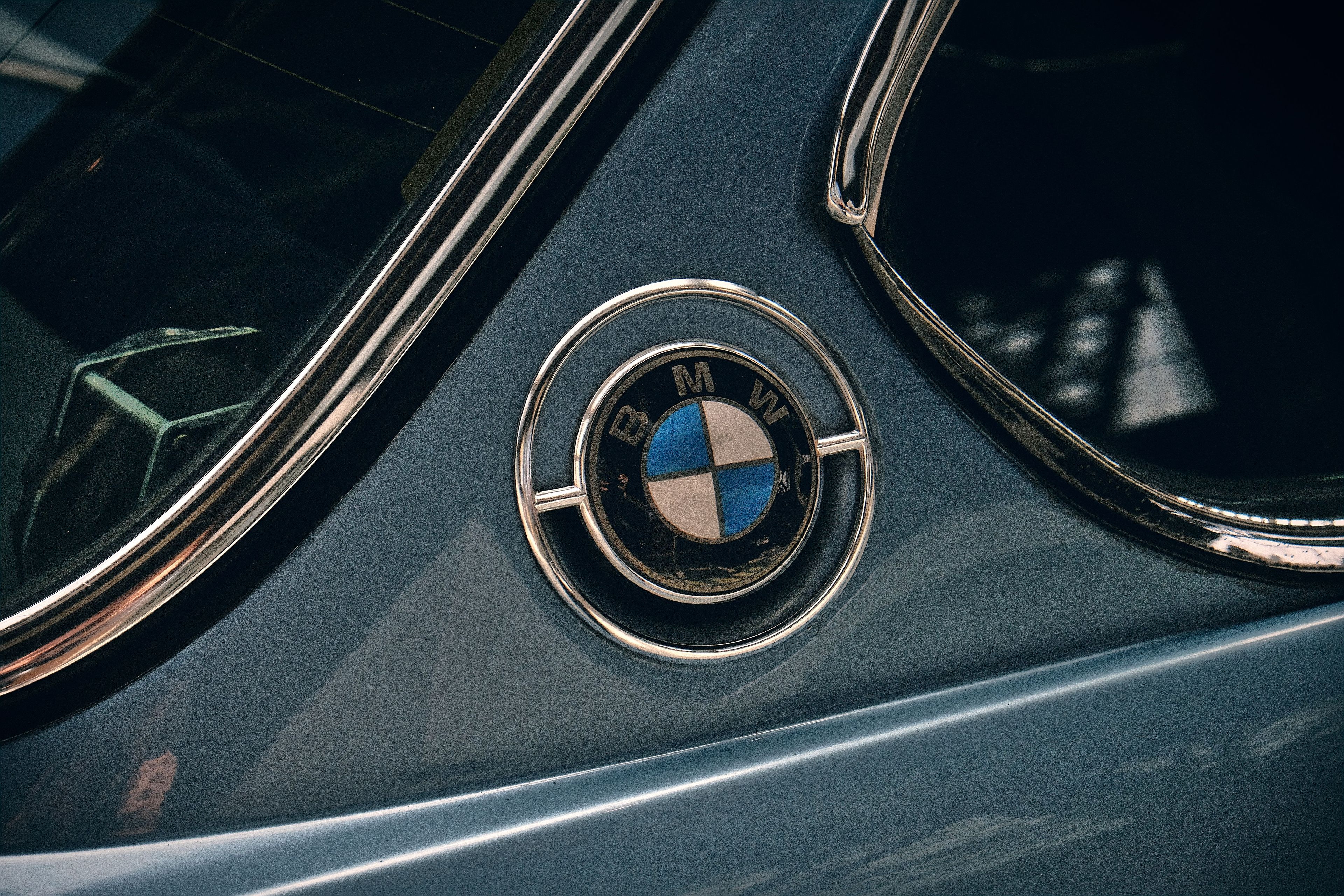 BMW i7 chauffeur driven car