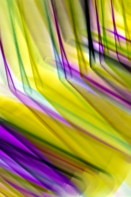 Free Dynamic abstract art with vibrant yellow and purple motion blur, creating a lively visual effect. Stock Photo