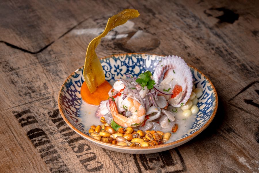 Ceviche de pescado fresco con leche de tigre