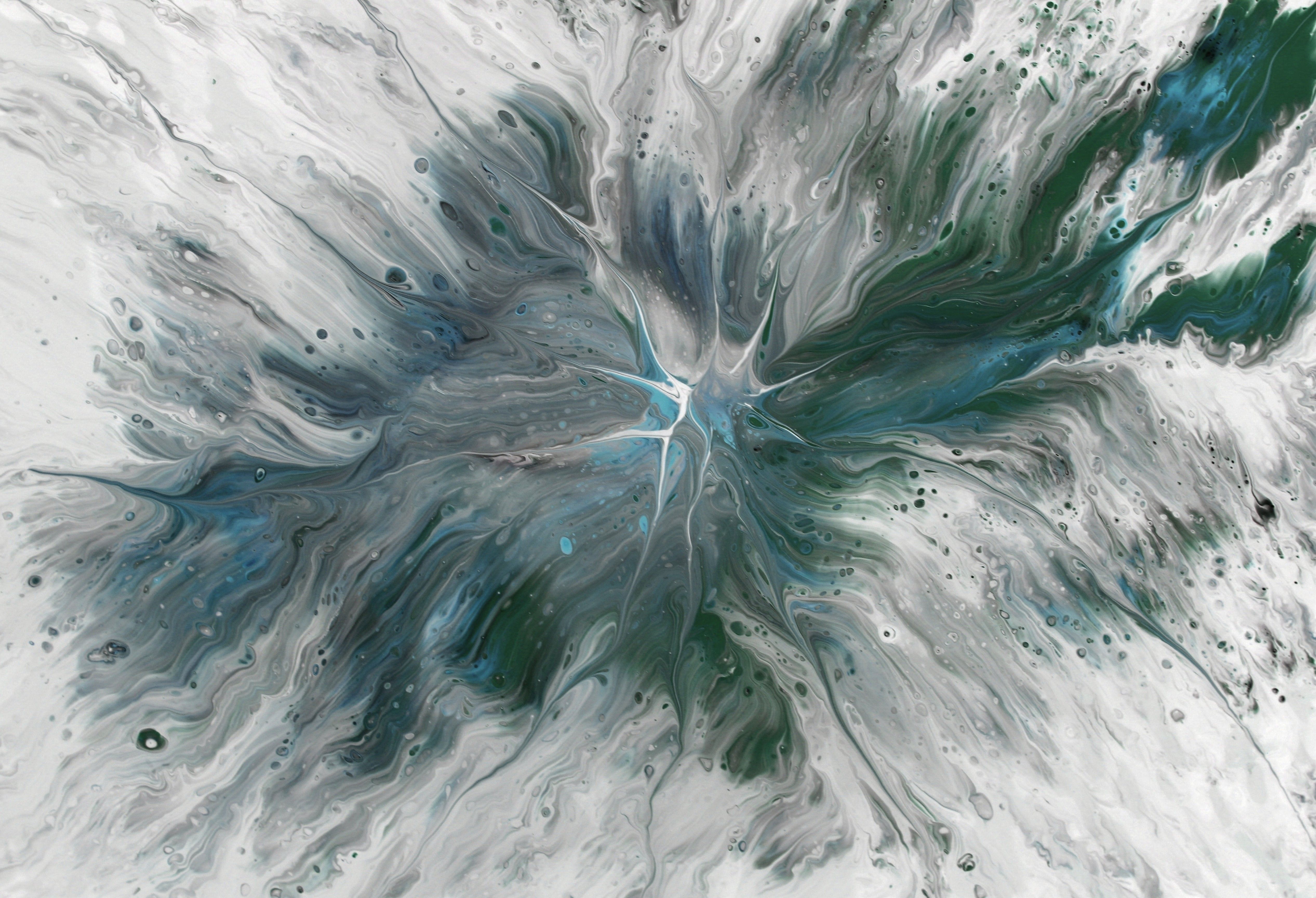 Abstract Fluid Art Painting in Cool Tones · Free Stock Photo