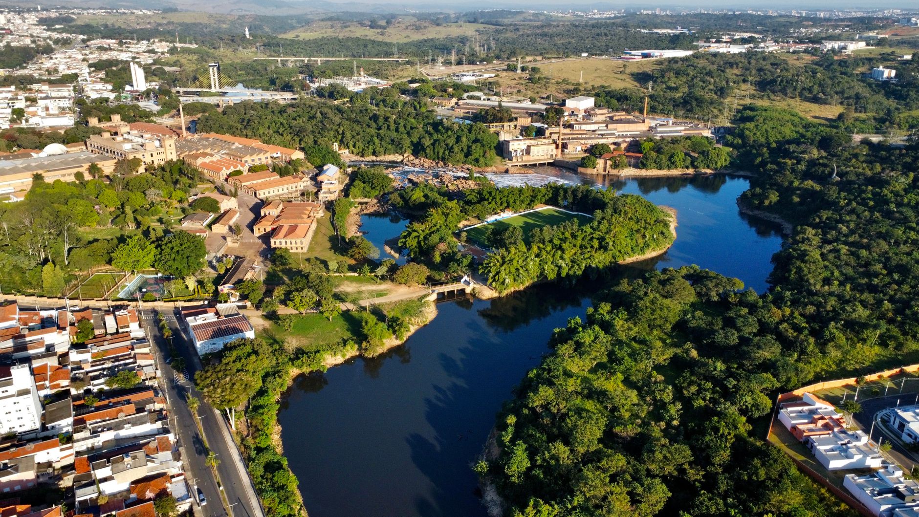 Jovem de 21 anos morre em salto de rope jump sem corda em Limeira