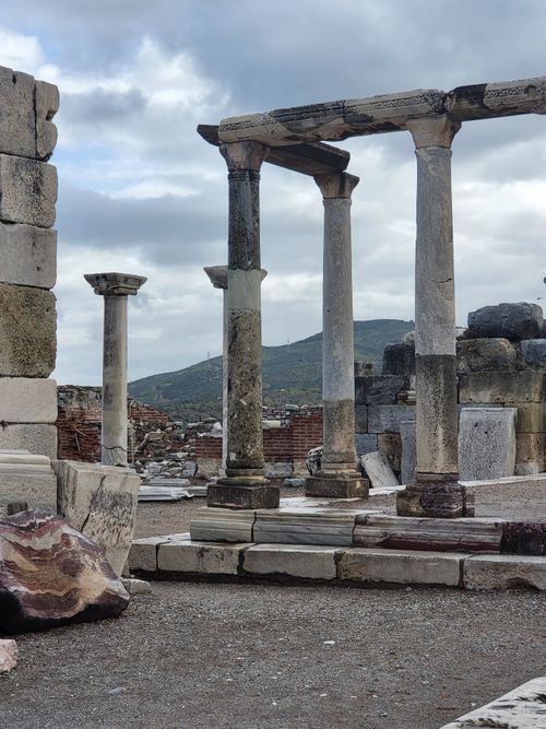 Free Explore the historic Roman ruins with weathered columns in İzmir, Türkiye. Stock Photo