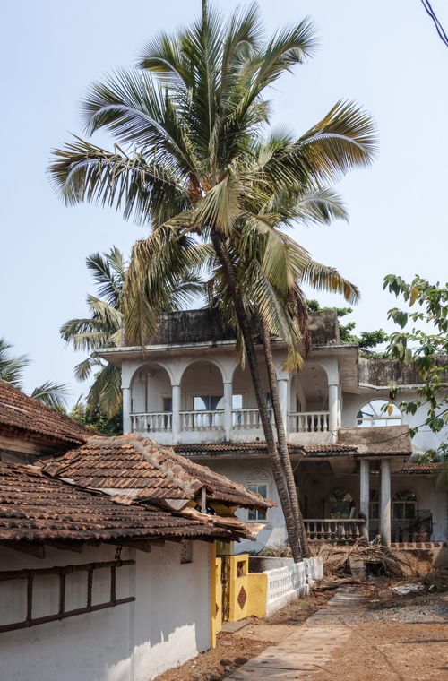 Free A scenic view of a traditional house with palm trees in Calangute, Goa, India. Stock Photo