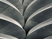 阿姆斯特丹当代螺旋建筑的抽象视图展现了现代几何设计