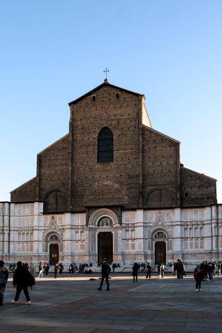 Stunning view of Basilica di San Petronio in Bologna's vibrant city square.