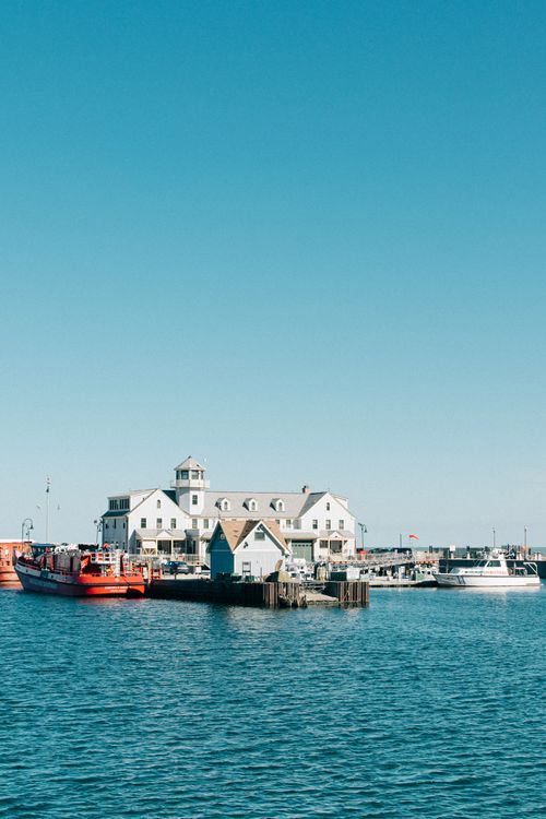 Free A picturesque view of a marina in Chicago with boats and a clear blue sky, perfect for travel and tourism. Stock Photo