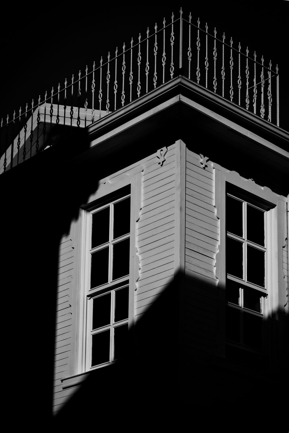 Architectural Shadows on Historical Building · Free Stock Photo