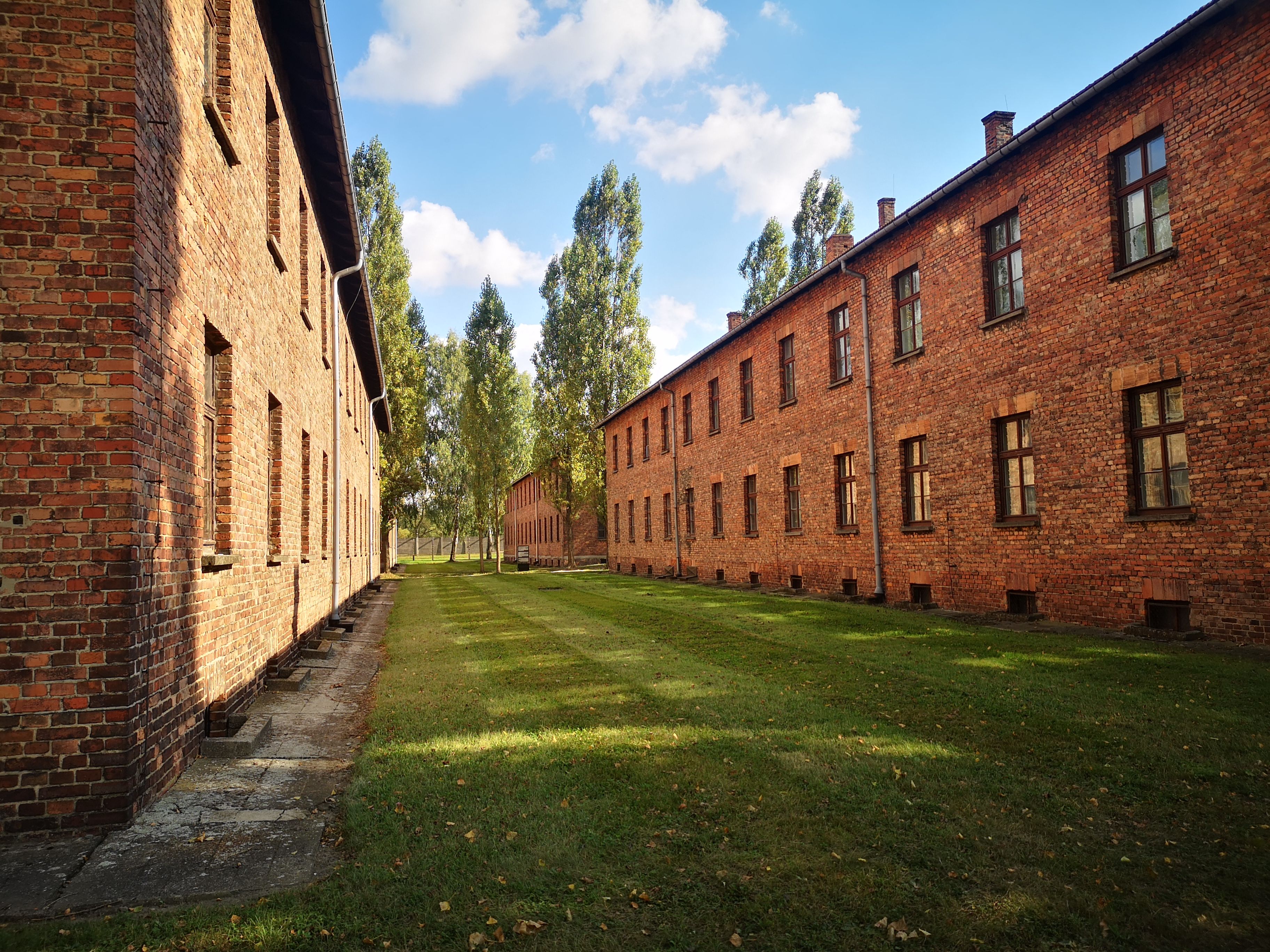 classic brick courtyard building edgewater - 2 bedroom apartments edgewater chicago