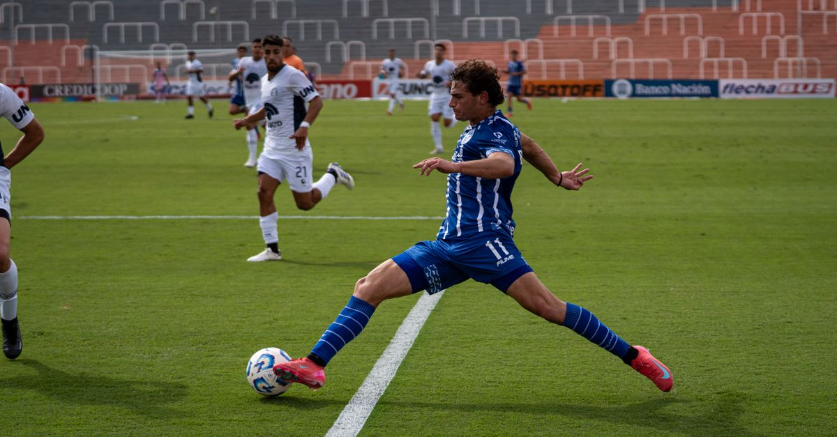 A data visualization screen showing player tracking dots and passing lanes during a live soccer match