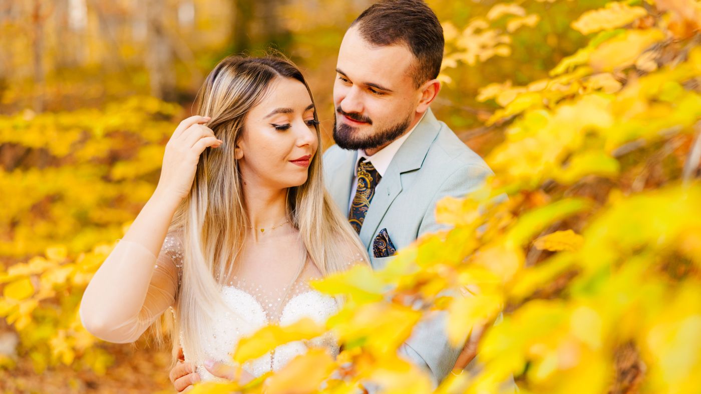 Choosing Your Wedding Colors: Dresses, Flowers, and More