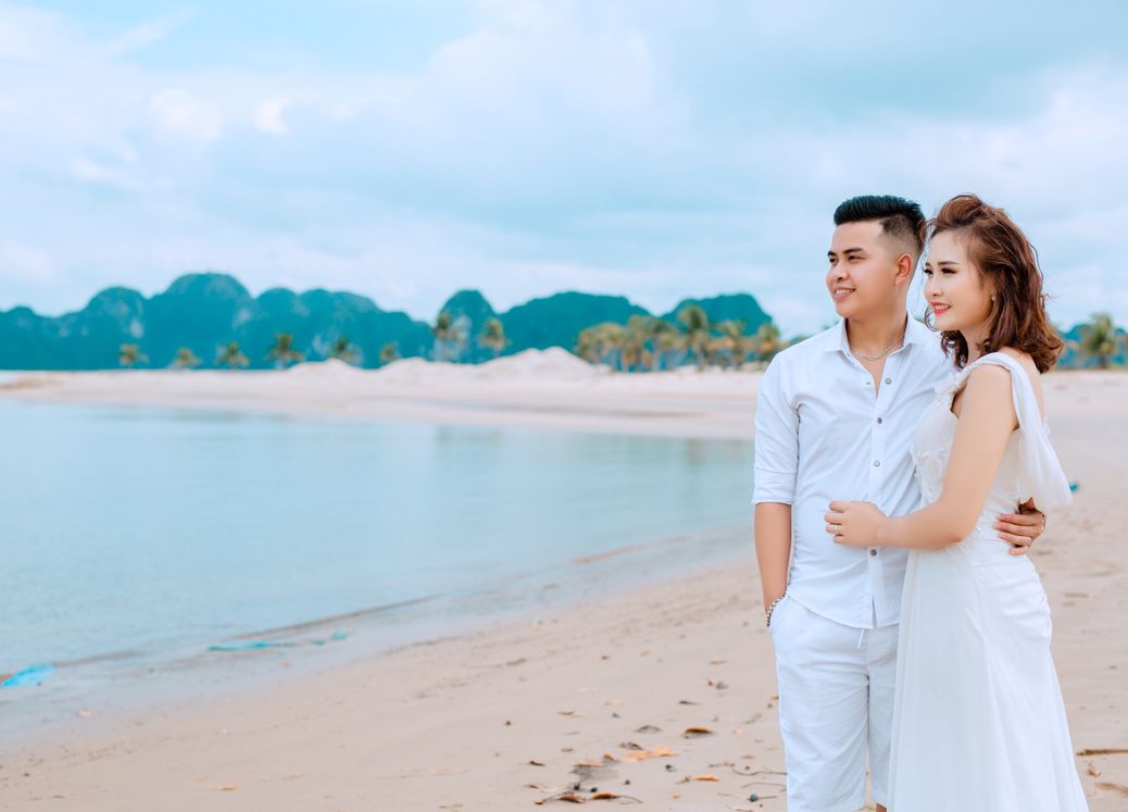 Online dating: starting a conversation on a niche platform