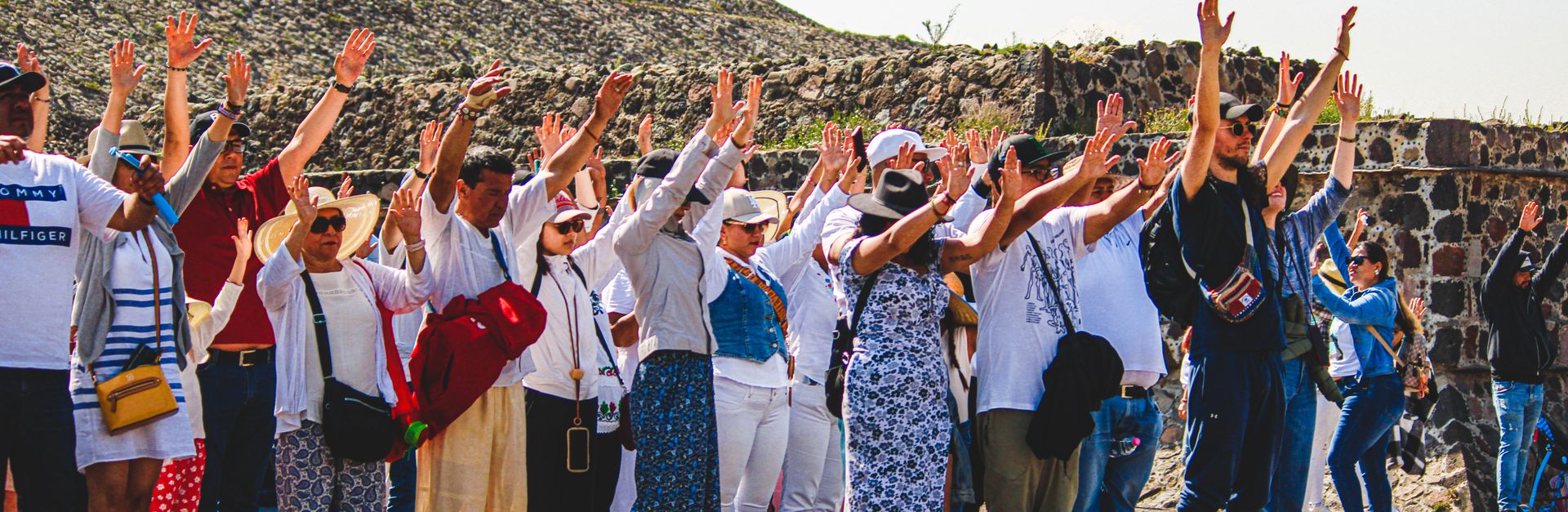 Tourists enjoying a cultural activity at the Teotihuacán pyramids.