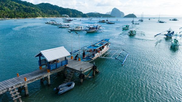 Return flights to Philippines from Barcelona starting from €411