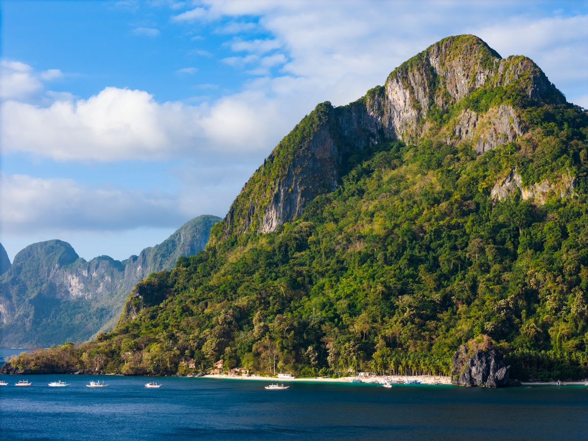 Wapienne szczyty El Nido na wyspie Palawan