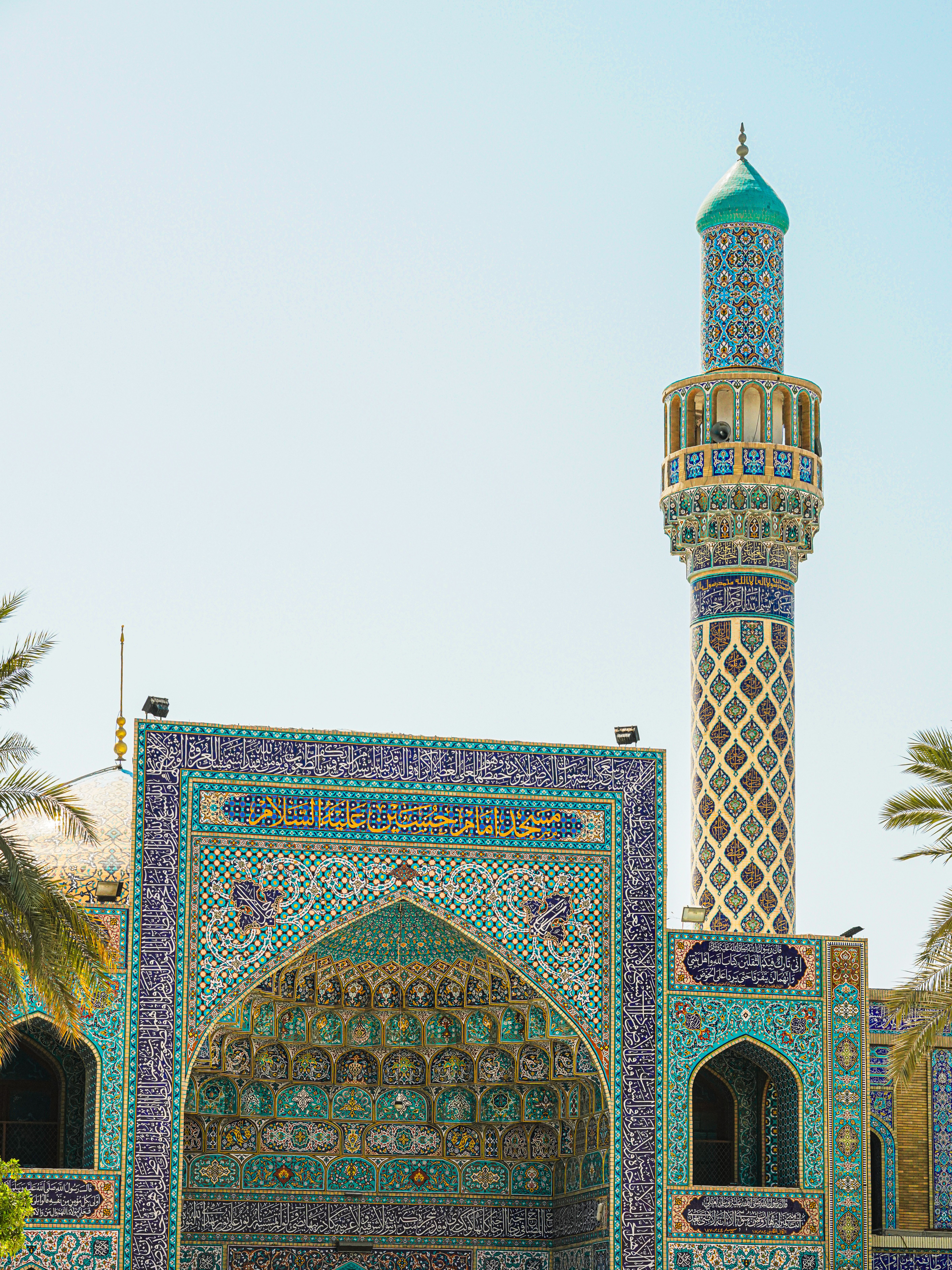 Intricate Islamic Architecture in Dubai Cityscape · Free Stock Photo