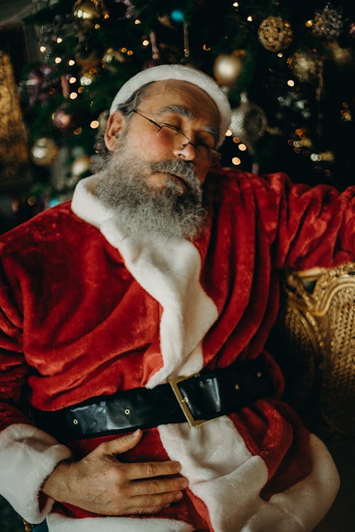 圣诞老人睡觉的照片