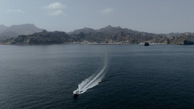 Muscat Takes Flight: The Unlikely Middle Eastern Hub Amidst Airspace Turmoil