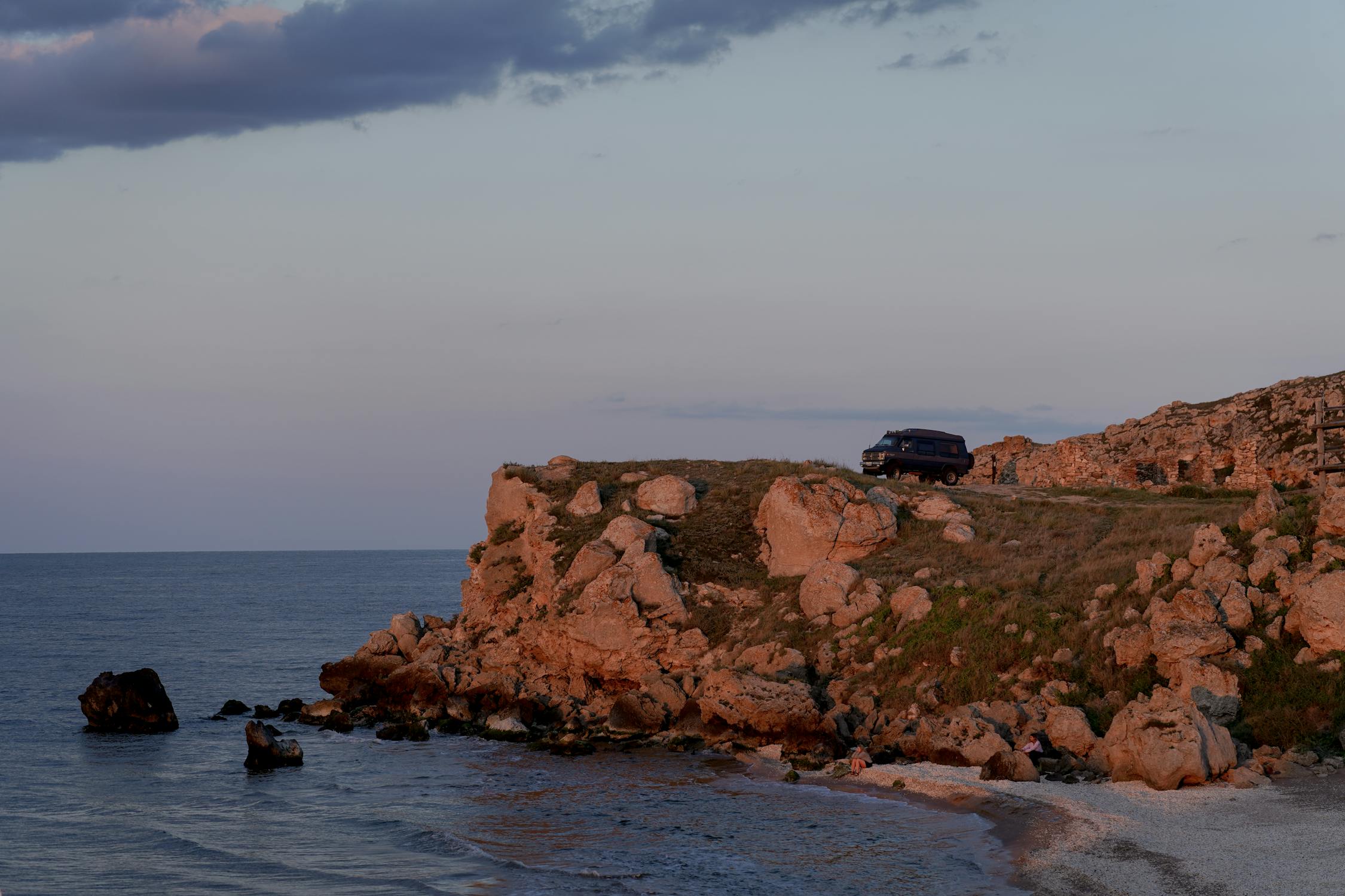 How Does Ytri Tunga Beach Attract Seal Watchers