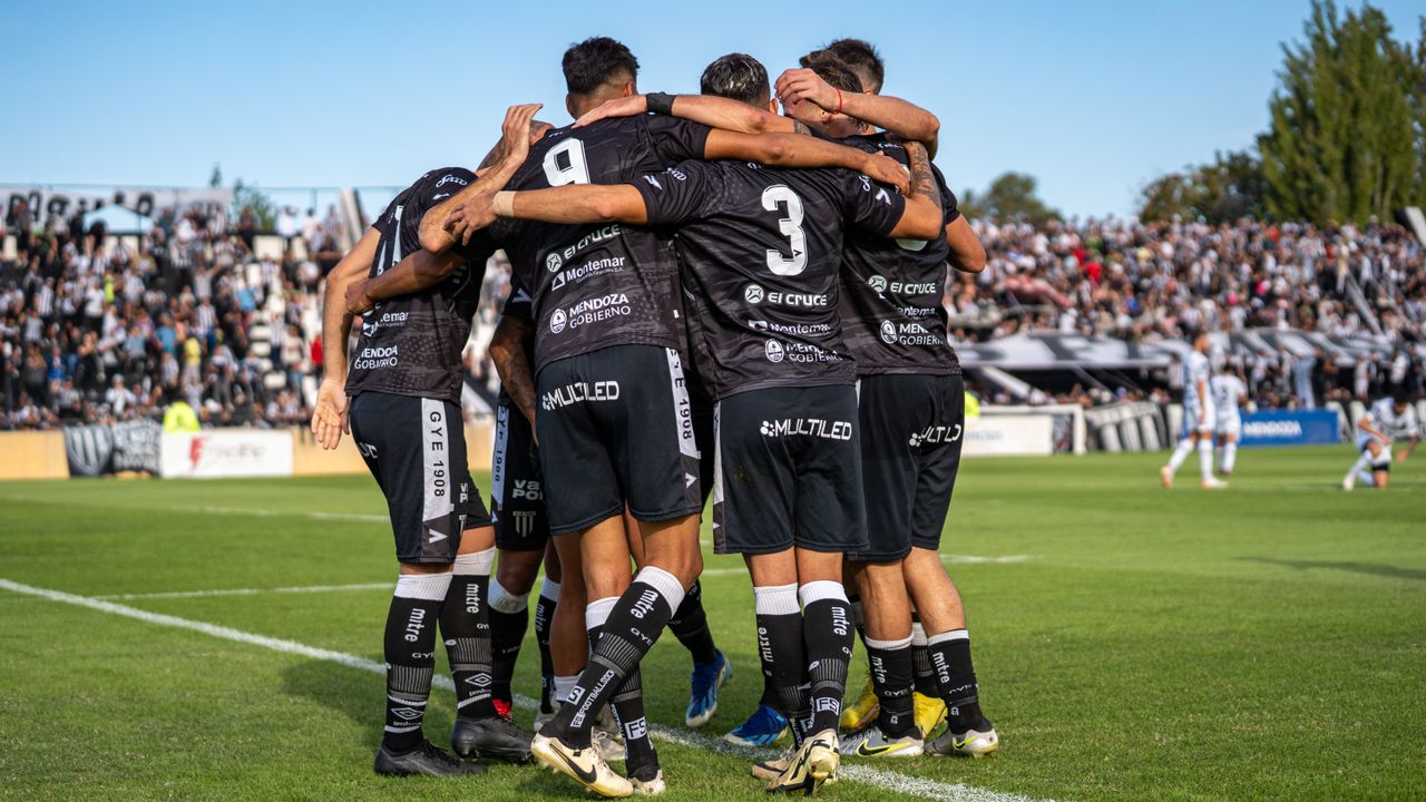 Qarabag advances to UEFA Conference League playoff round after comeback win