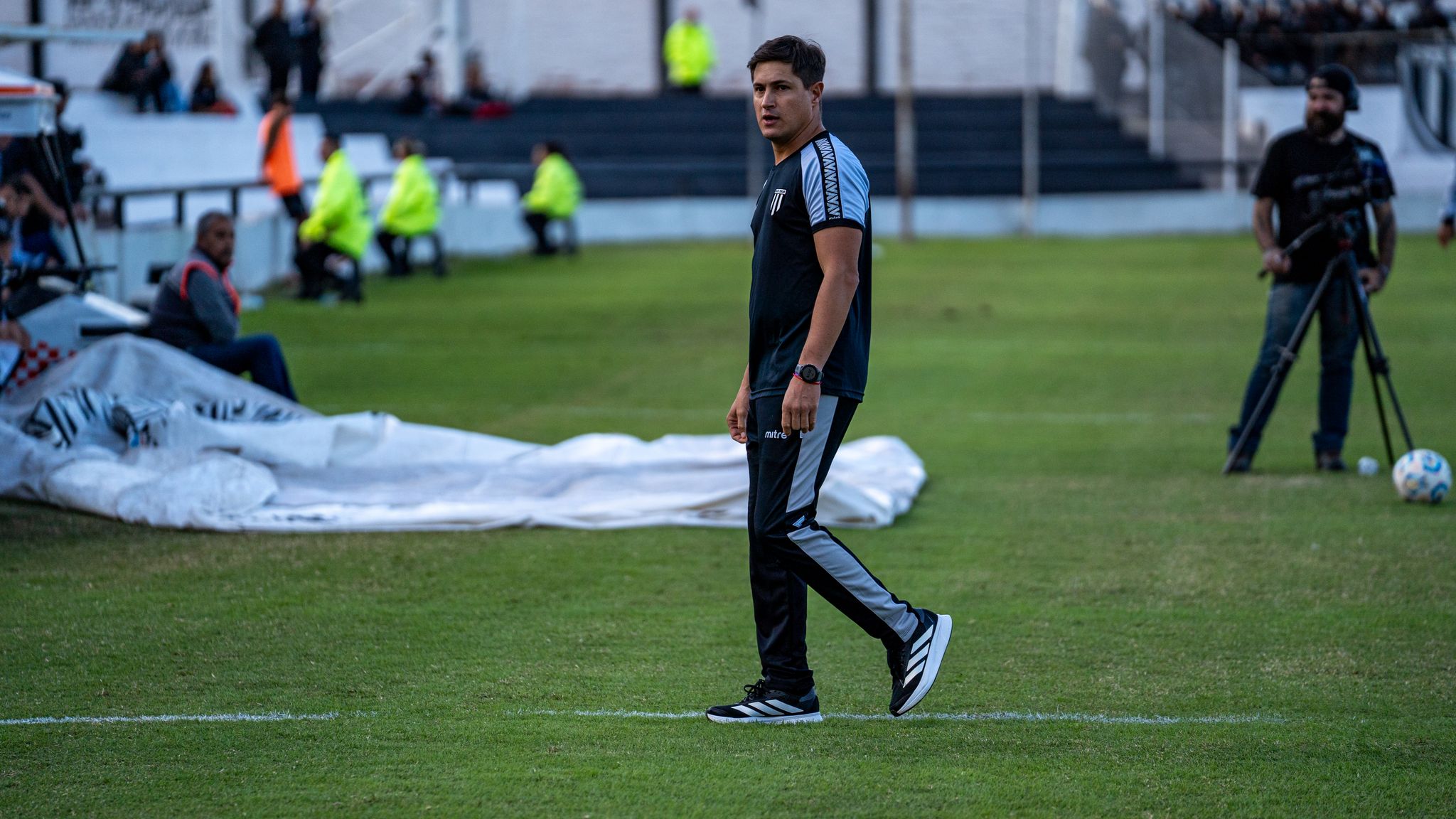 Ajax stelt Míchel aan als nieuwe hoofdtrainer