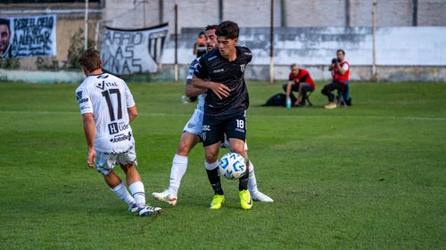 Free Two soccer players competing intensely on a green field during a daytime match. Stock Photo