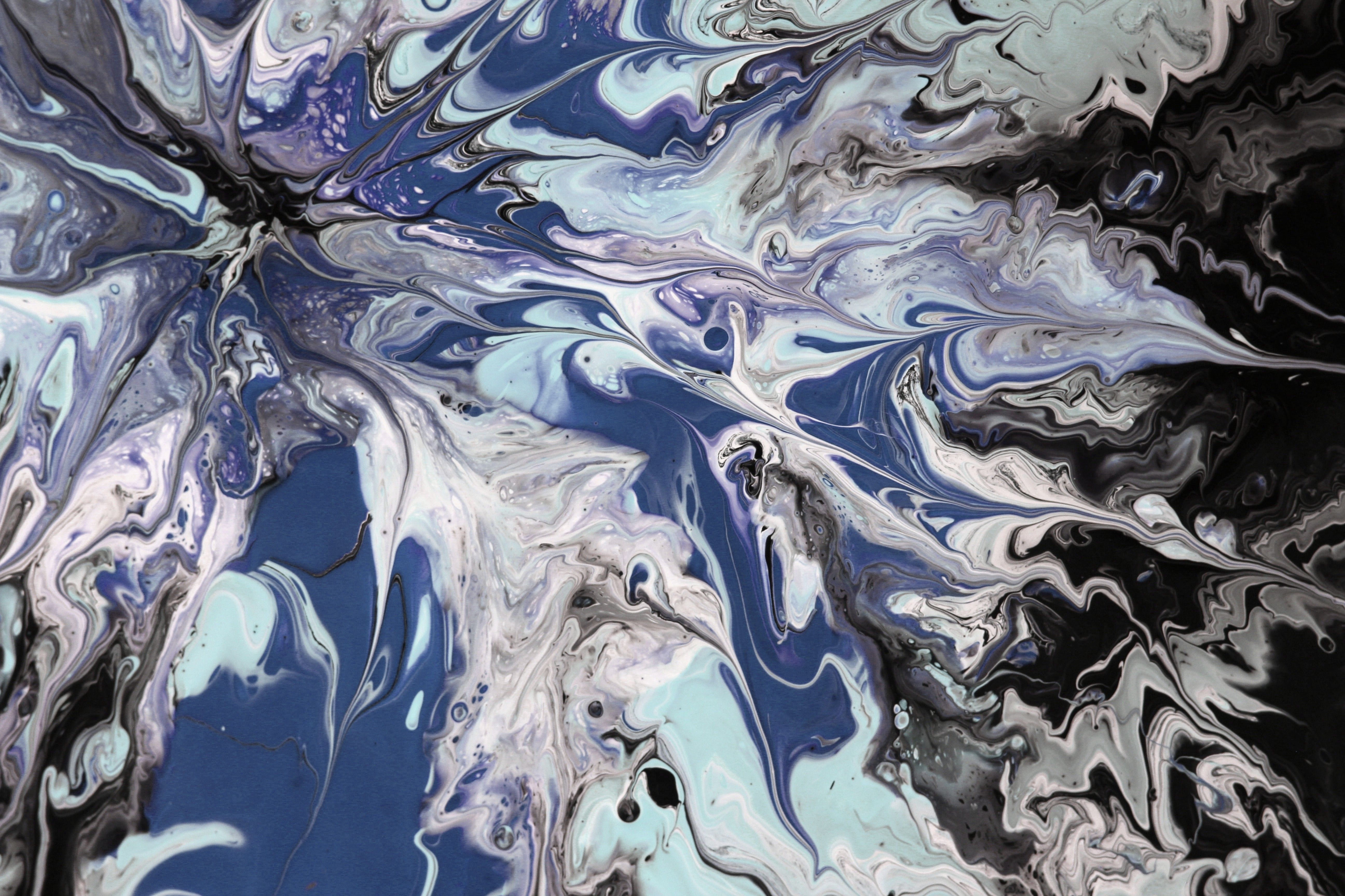 Abstract Fluid Art Design in Blue and Black Hues · Free Stock Photo