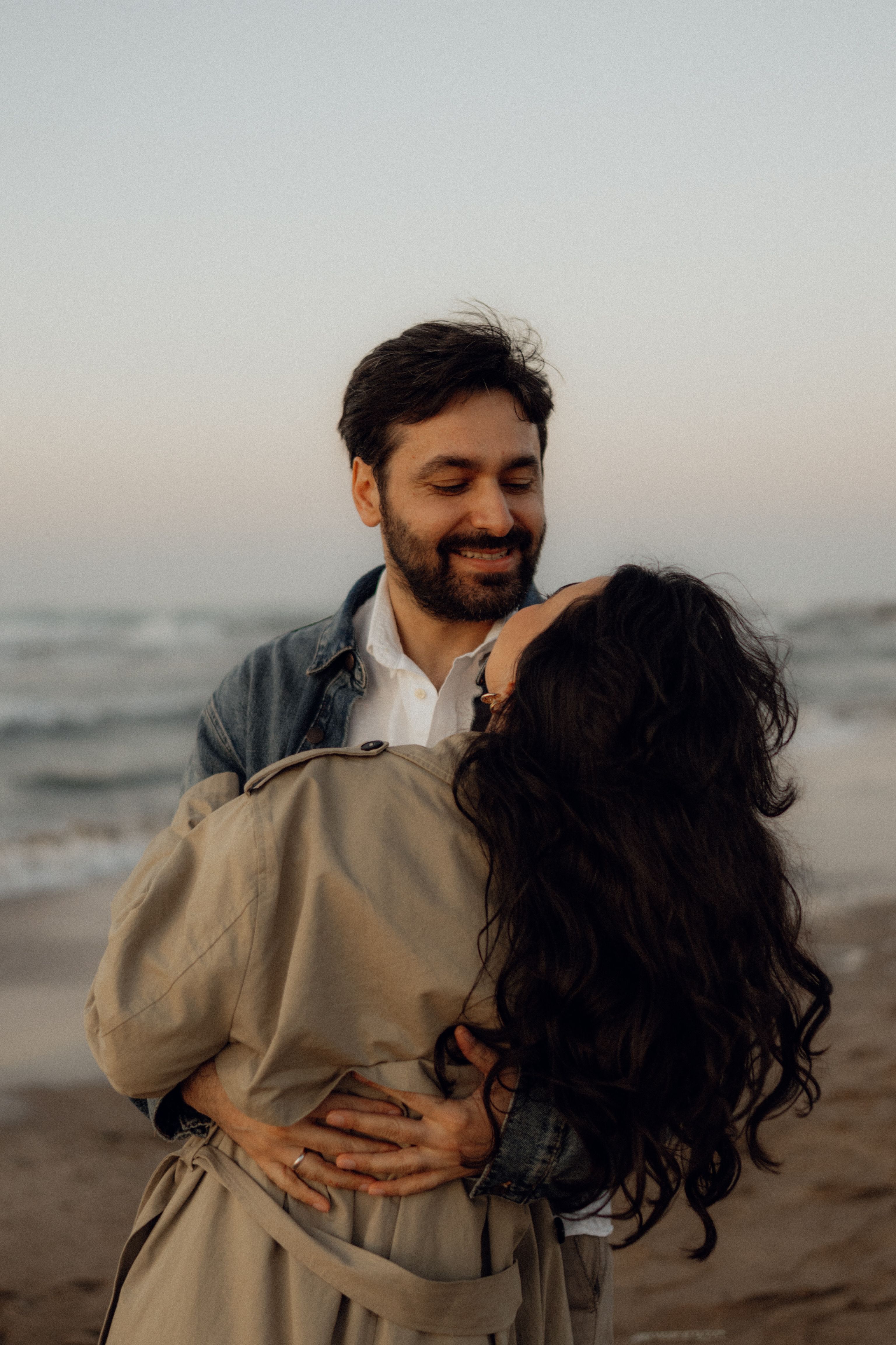 Online dating: starting a conversation on a niche platform