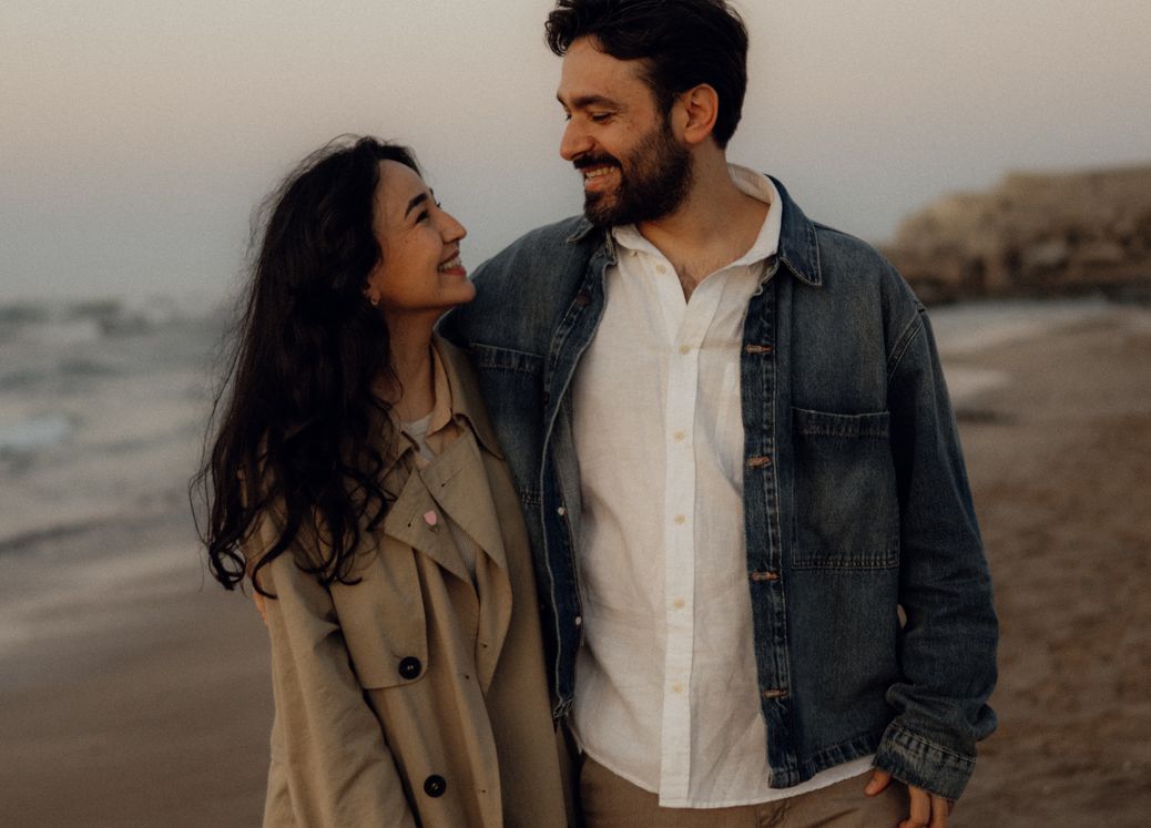 Online dating: starting a conversation on a niche platform