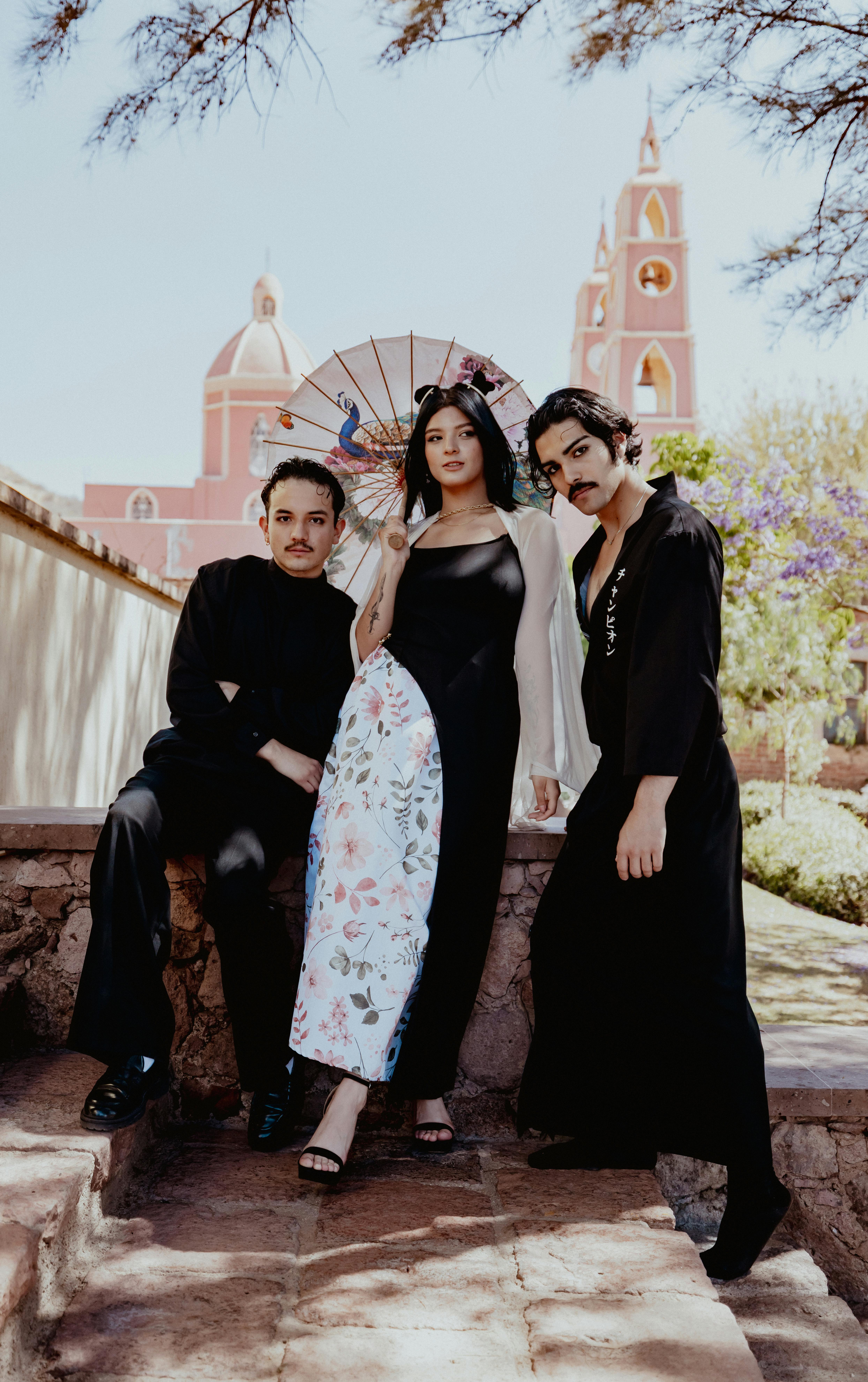 Trendy group poses in front of iconic León architecture, adding flair and cultural backdrop.