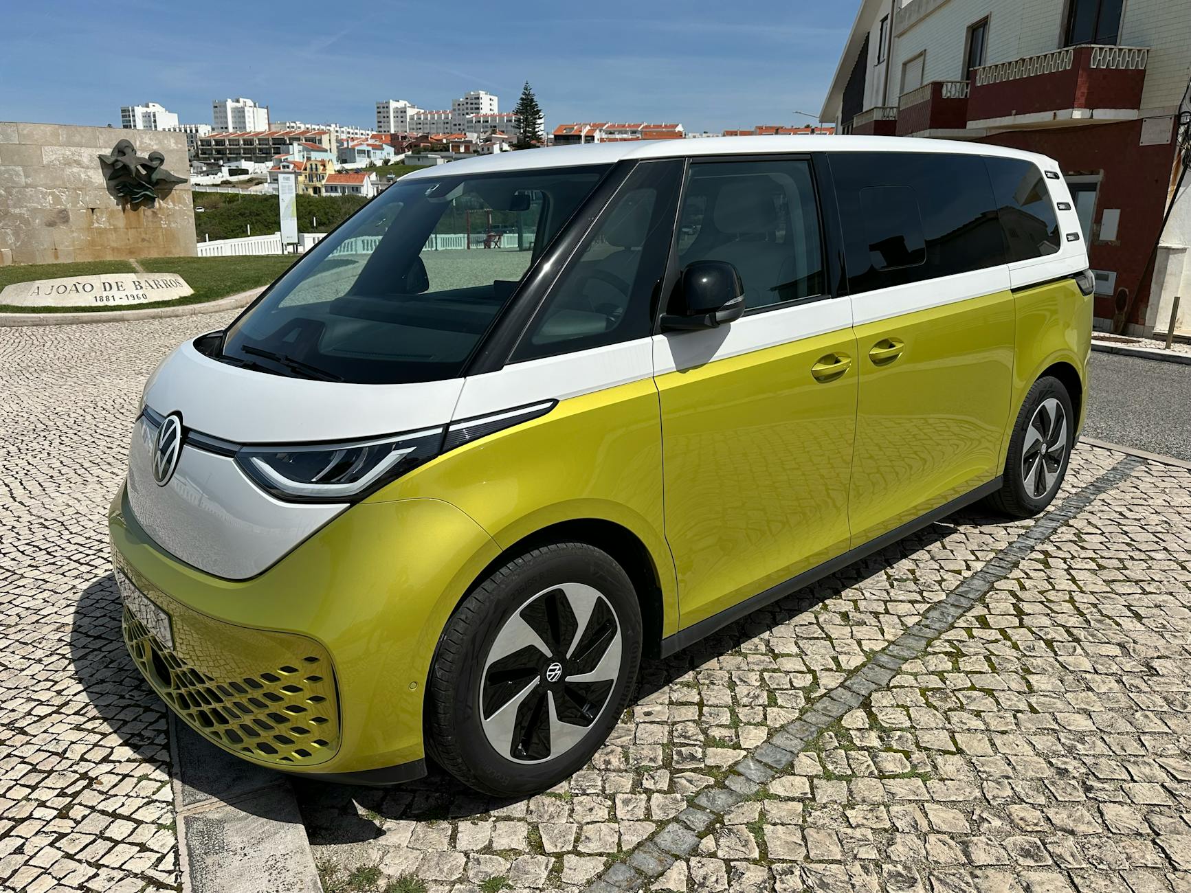 https://www.pexels.com/photo/volkswagen-id-buzz-in-scenic-portuguese-town-31562627/