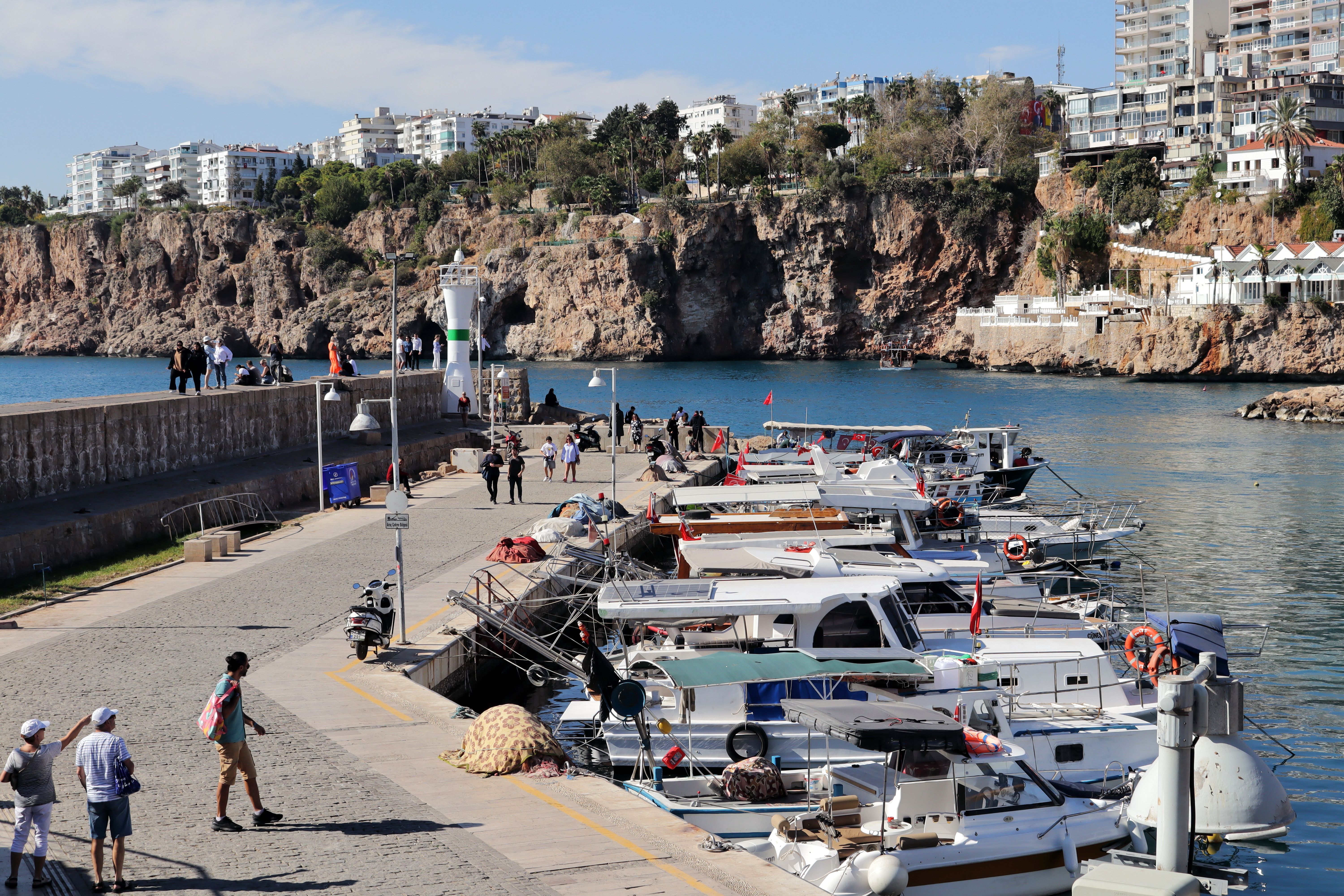 Antalya'da Özel Şoför Hizmeti ile Şehrin Gizli Güzelliklerini Keşfedin