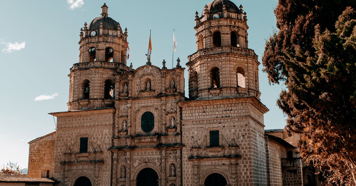 Foto De Personas Cerca De La Iglesia Foto De Personas Cerca De La Iglesia