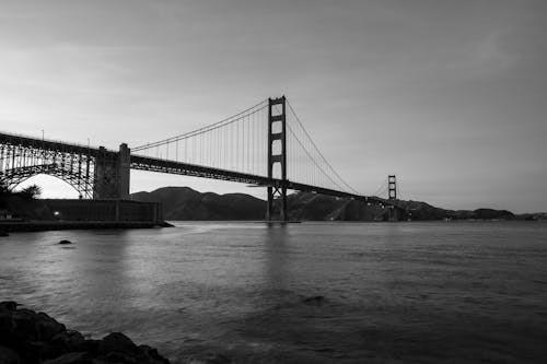 Fotobanka s bezplatnými fotkami na tému architektúra, čierny a biely, Golden Gate Bridge