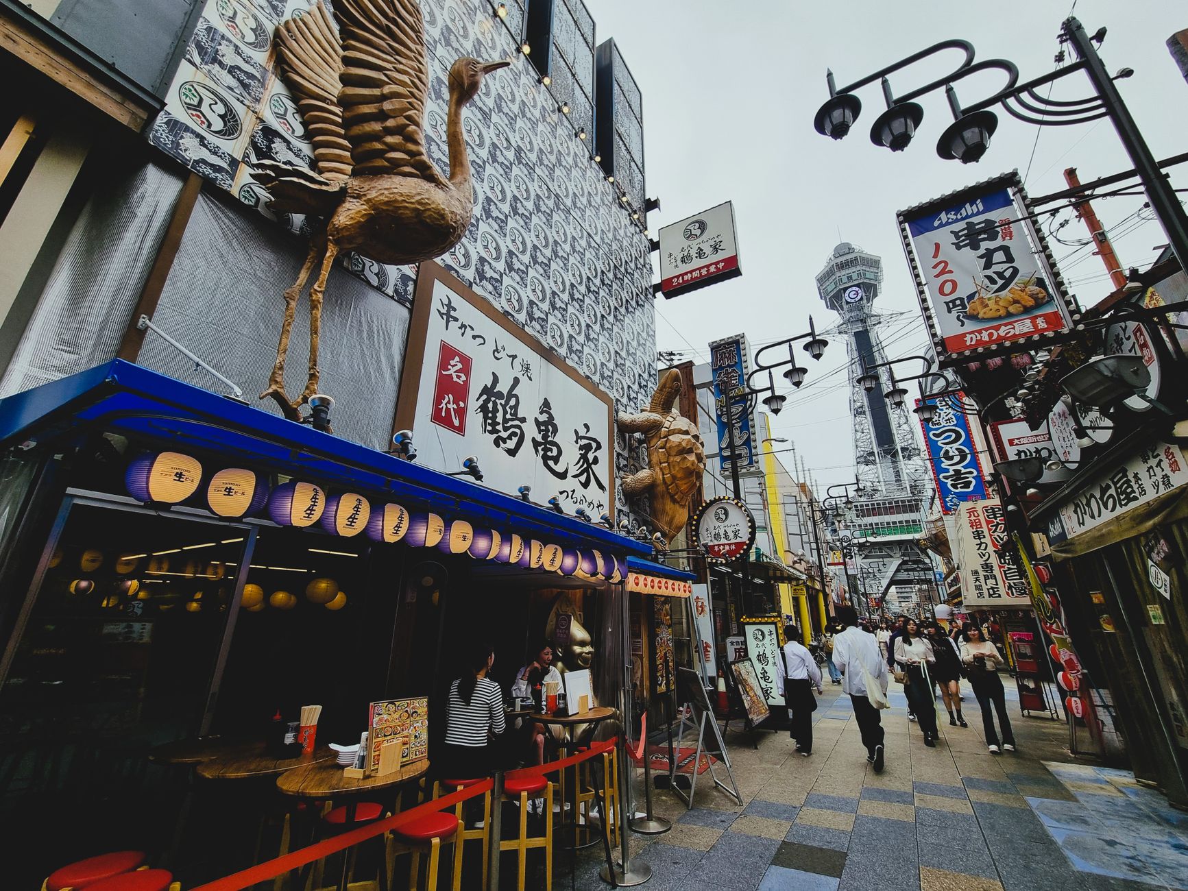 大阪ミナミで人気のお好み焼き店