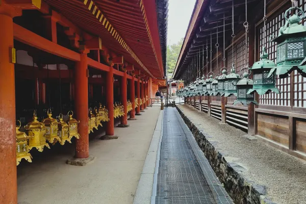 Kasuga-taisha et ses lanternes