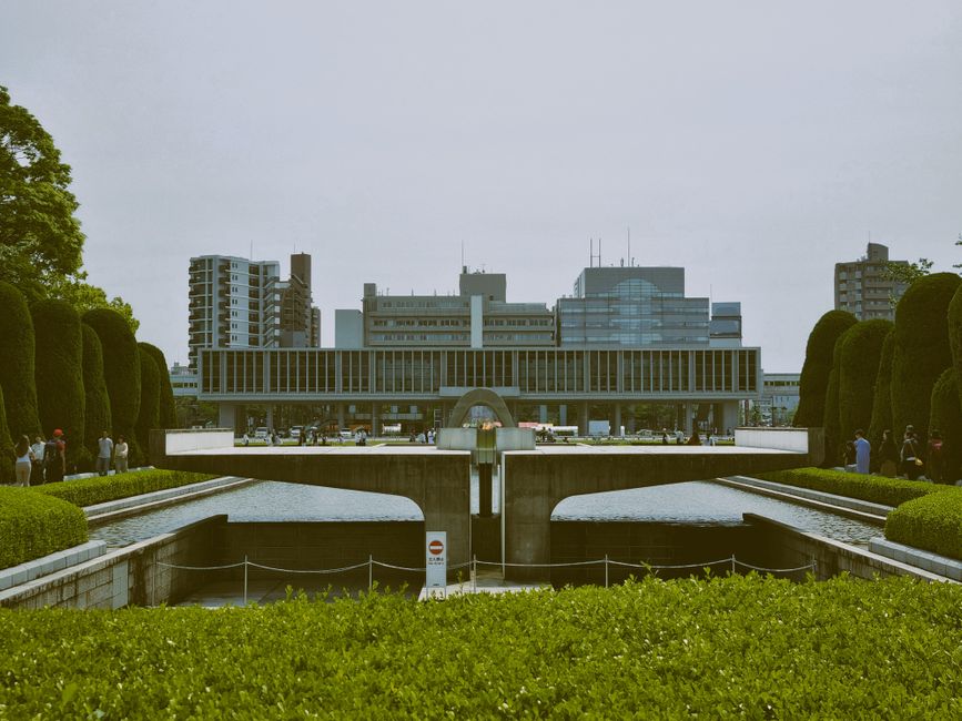 <b>Hiroshima Peace Memorial Park: Lebih dari Sekadar Taman</b> <b>Hiroshima Peace Memorial Park: Lebih dari Sekadar Taman</b>