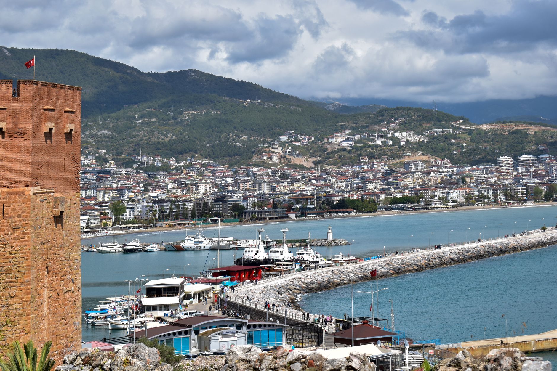 Living in Alanya: Foreign Resident Demographics and Language Essentials