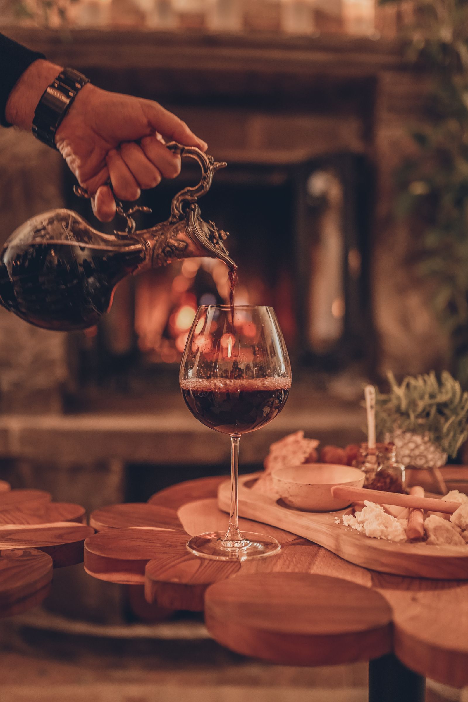 7 Spanish Wine and Cheese Pairings for Your Fall Board (2026)