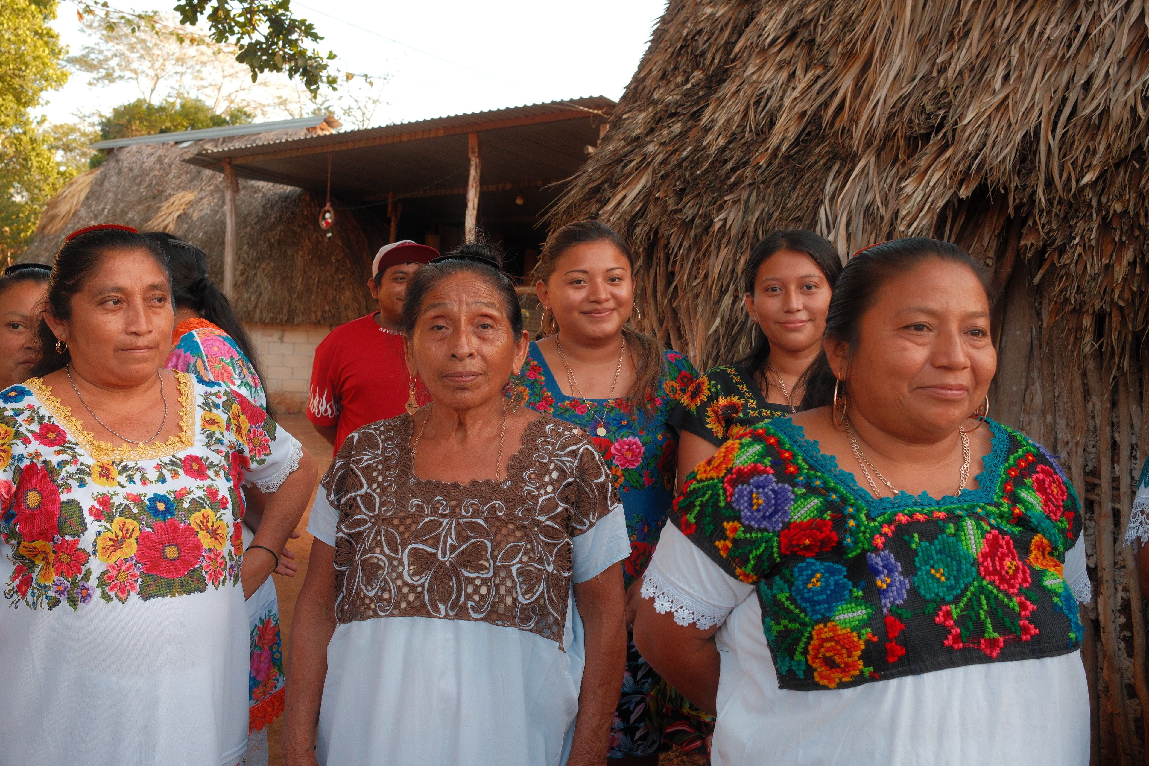 Hispanic population experiences worst health care outcomes, access in Texas, report finds — Photo by María Regina  Díaz on Pe