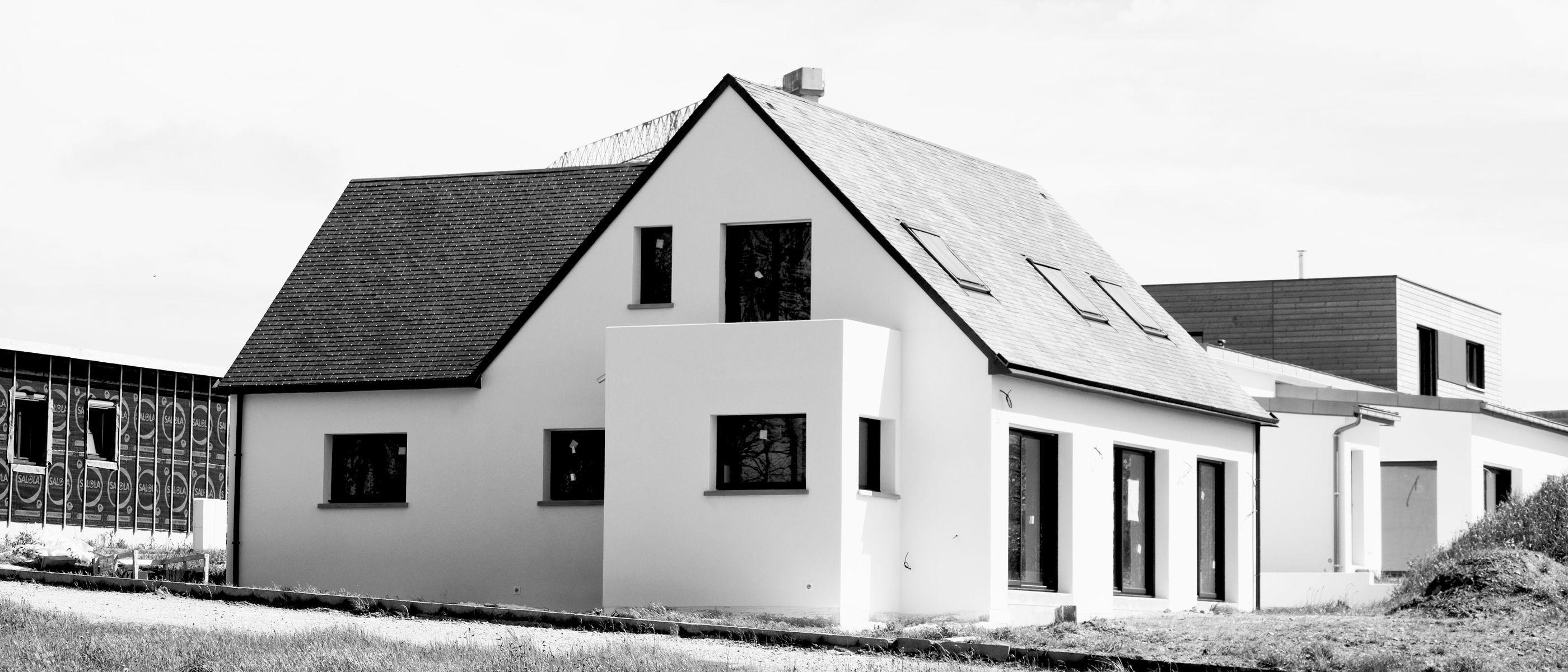 House Painting in Manor House — clean edges cut in around trim and sockets